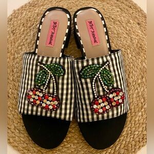 Betsey Johnson Fifi Sandal -Sz 10